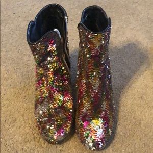 Woman’s sequin round toe heel chunky bootie